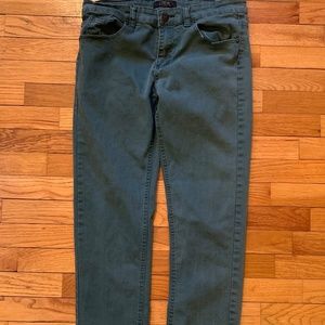 Skinny stretch fit jeans.